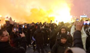 Israeli football fans clash with protesters in Amsterdam