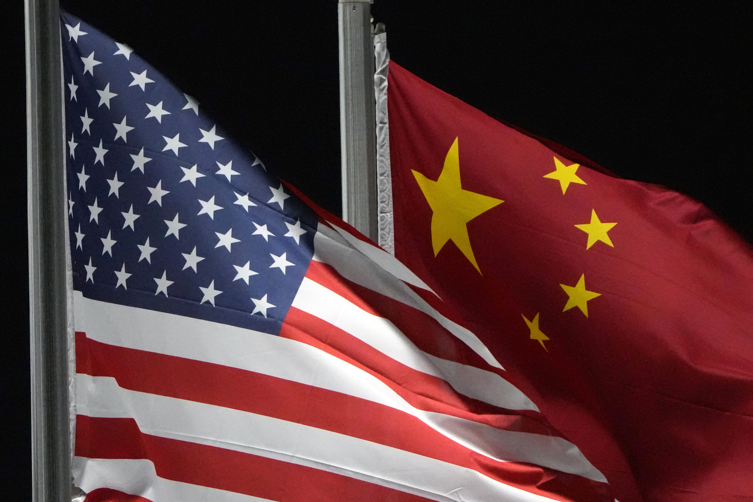 China and US flags