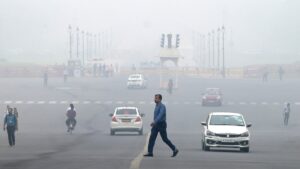 New Delhi chokes as winter haze thickens