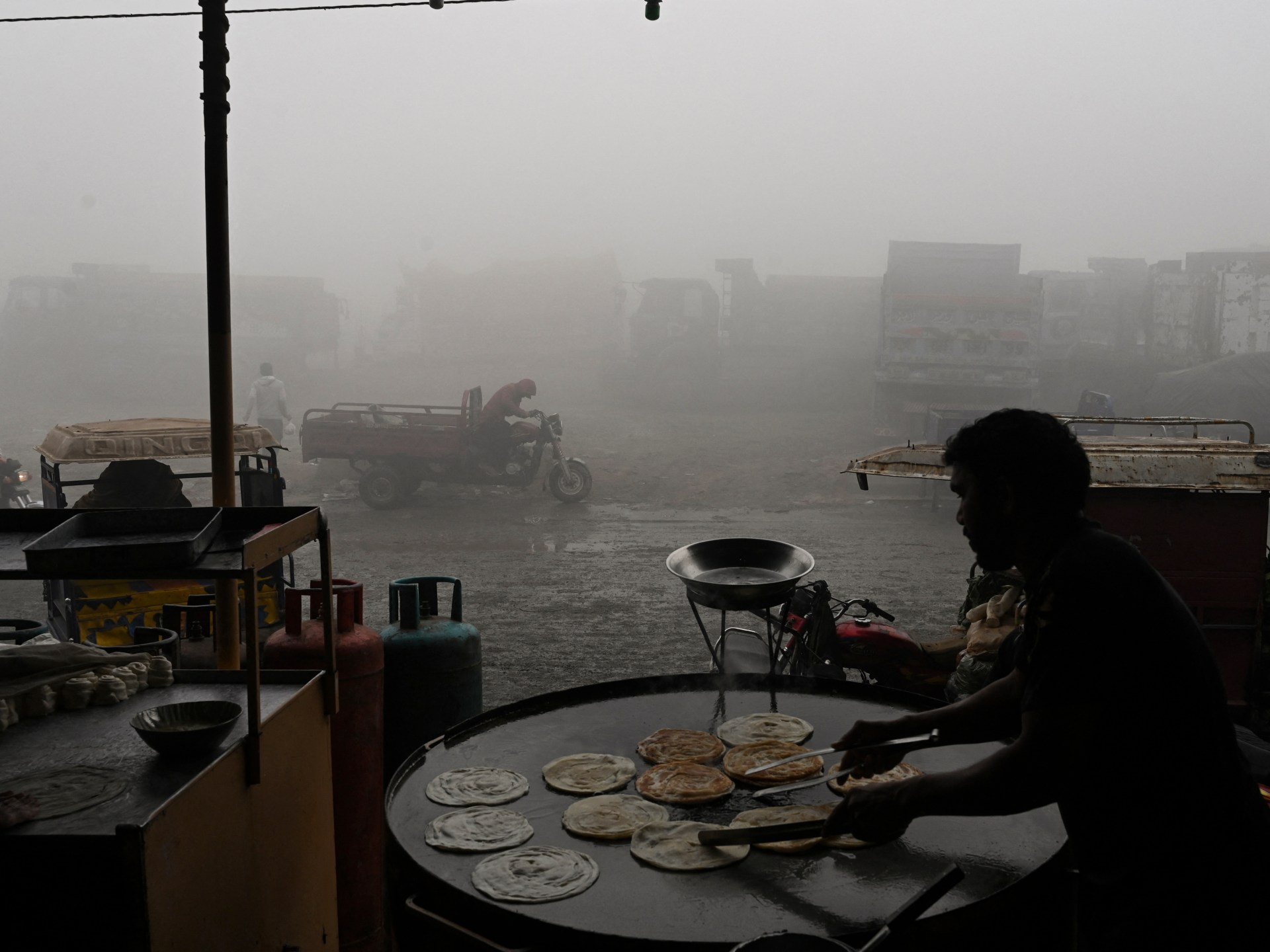 Schools to close as air pollution hits record high in Pakistan’s Lahore | Environment News