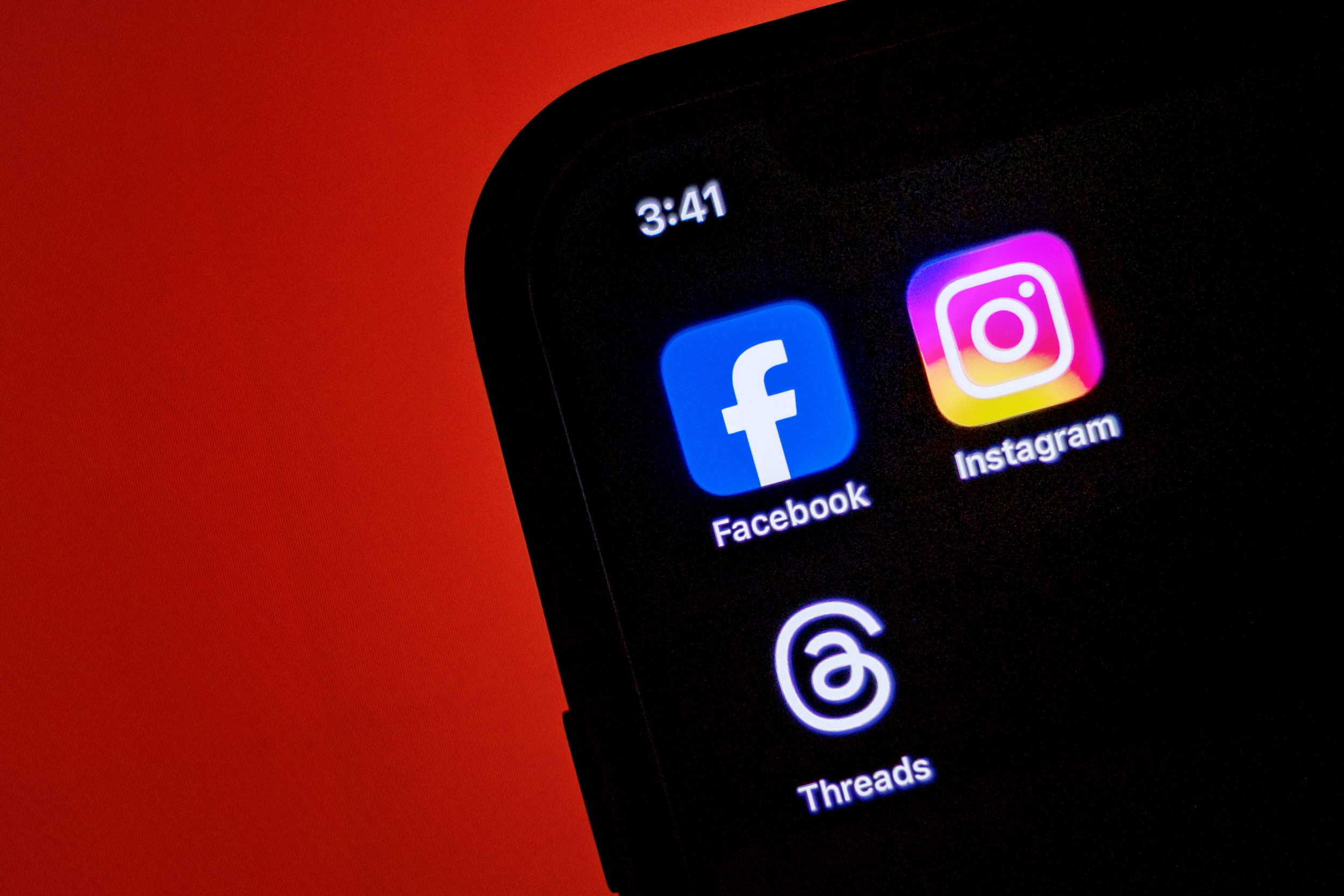 Instagram, Facebook Users Report Widespread Outages: Live Updates