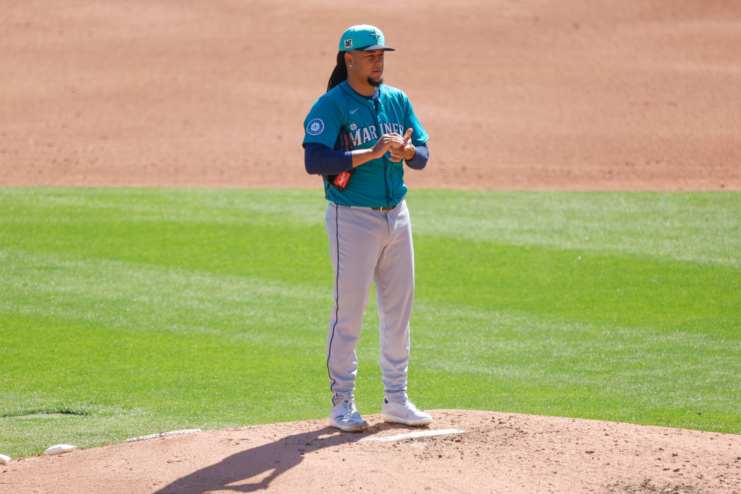 Seattle Mariners pitcher Luis Castillo