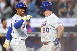 Mets Francisco Lindor and Pete Alonso celebrate.