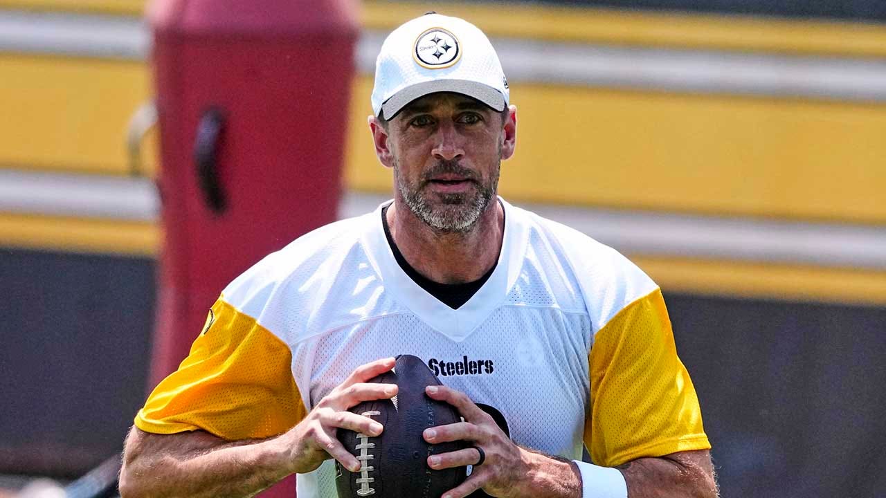 Aaron Rodgers' final season announcement draws ire from Boston sports radio hosts