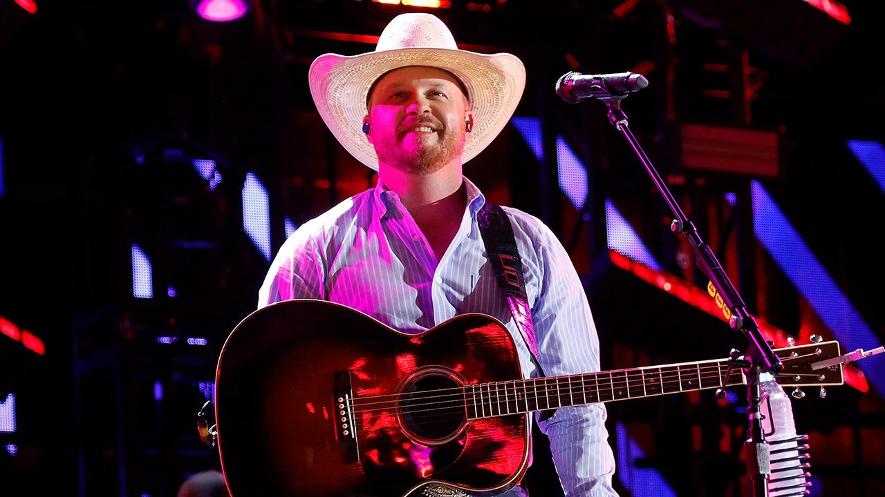 Cody Johnson stops show after fight breaks out during performance