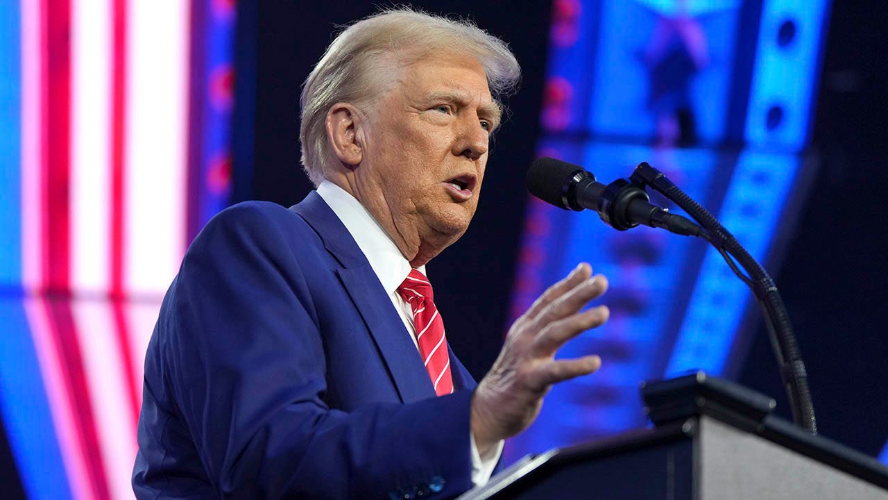Democrats need their 'own Trump' to succeed, podcaster argues in NY Times