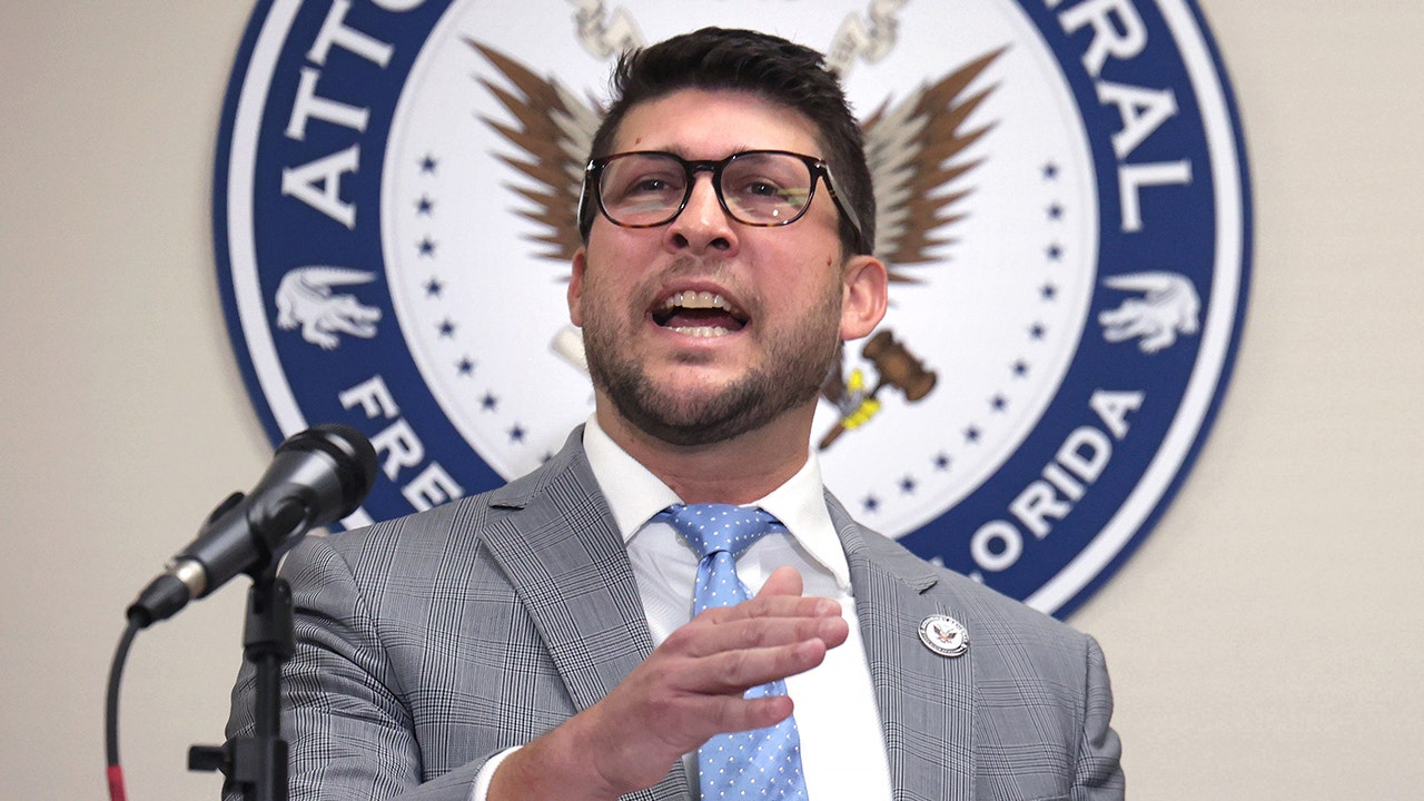 Florida AG found in contempt over state's illegal immigration law