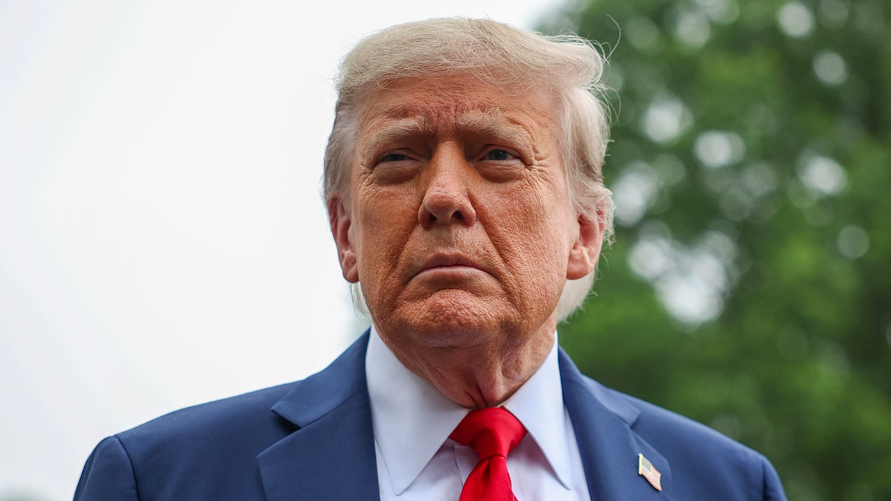 Former Clinton advisor defends Trump's Iran attack against impeachment calls
