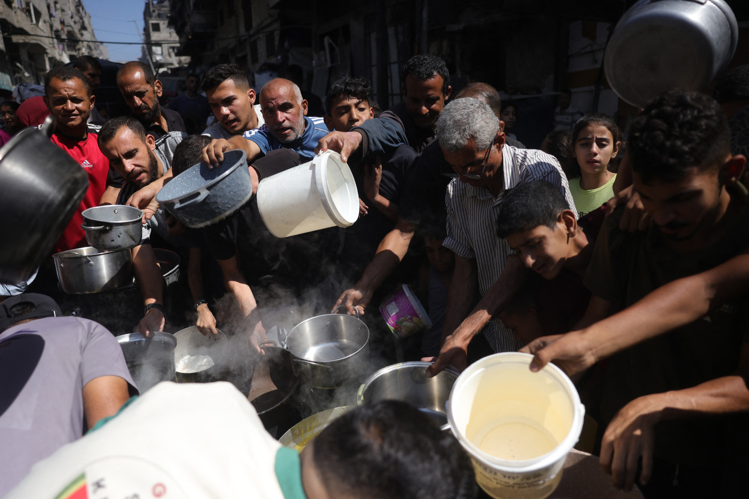 Palestinians Line Up For Food Aid