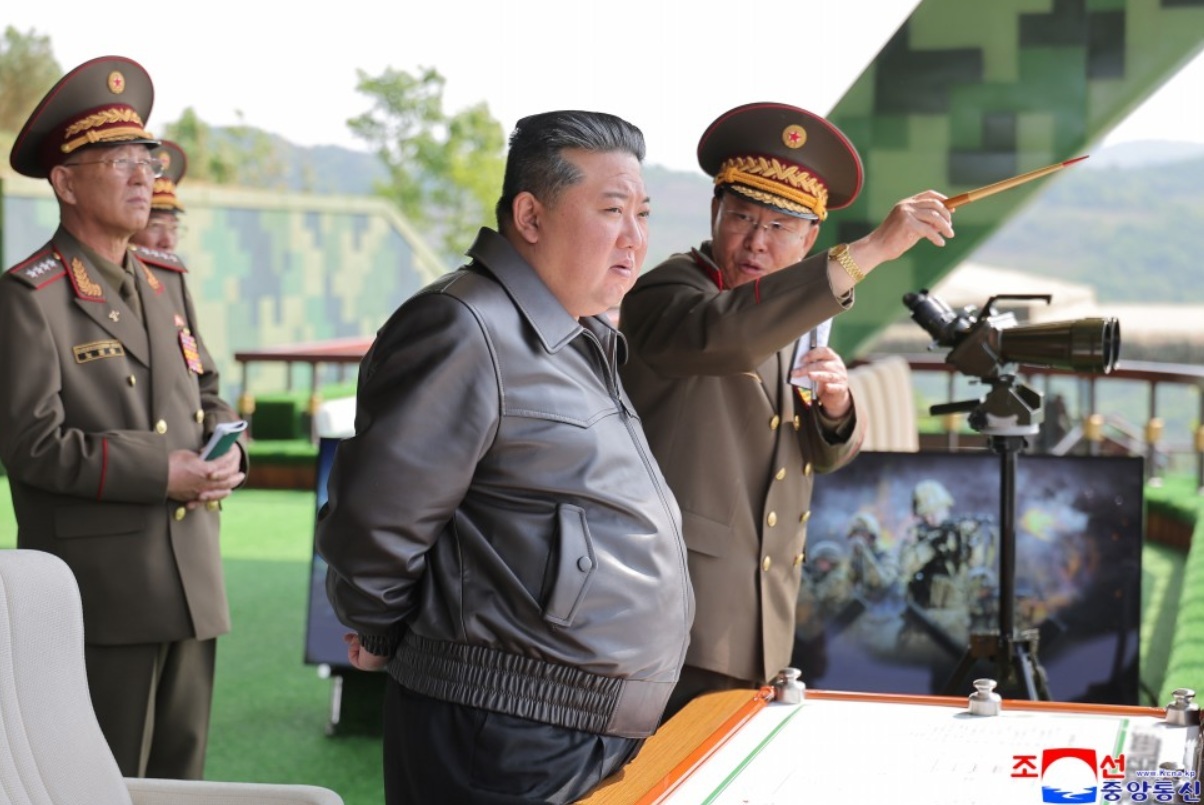 Kim Oversees Military Exercise