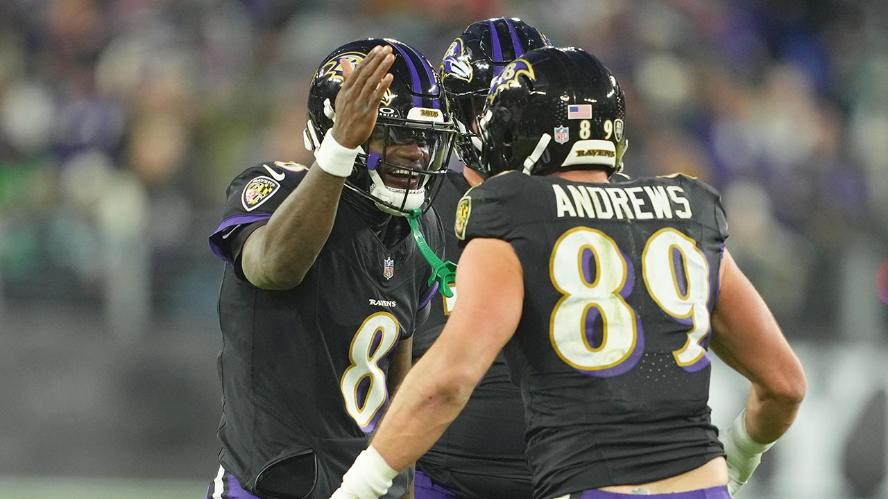 Ravens' Lamar Jackson defends Mark Andrews after costly playoff fumble, drop