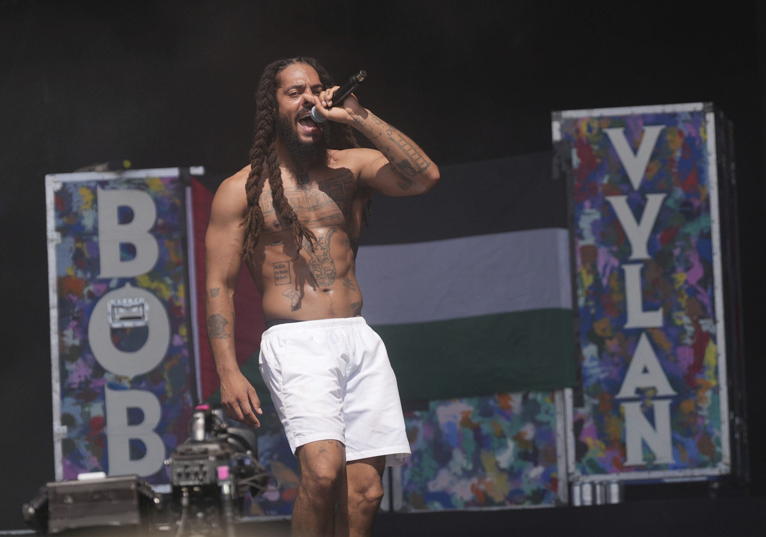 State Department yanks visas for British band that called for 'death to the IDF'