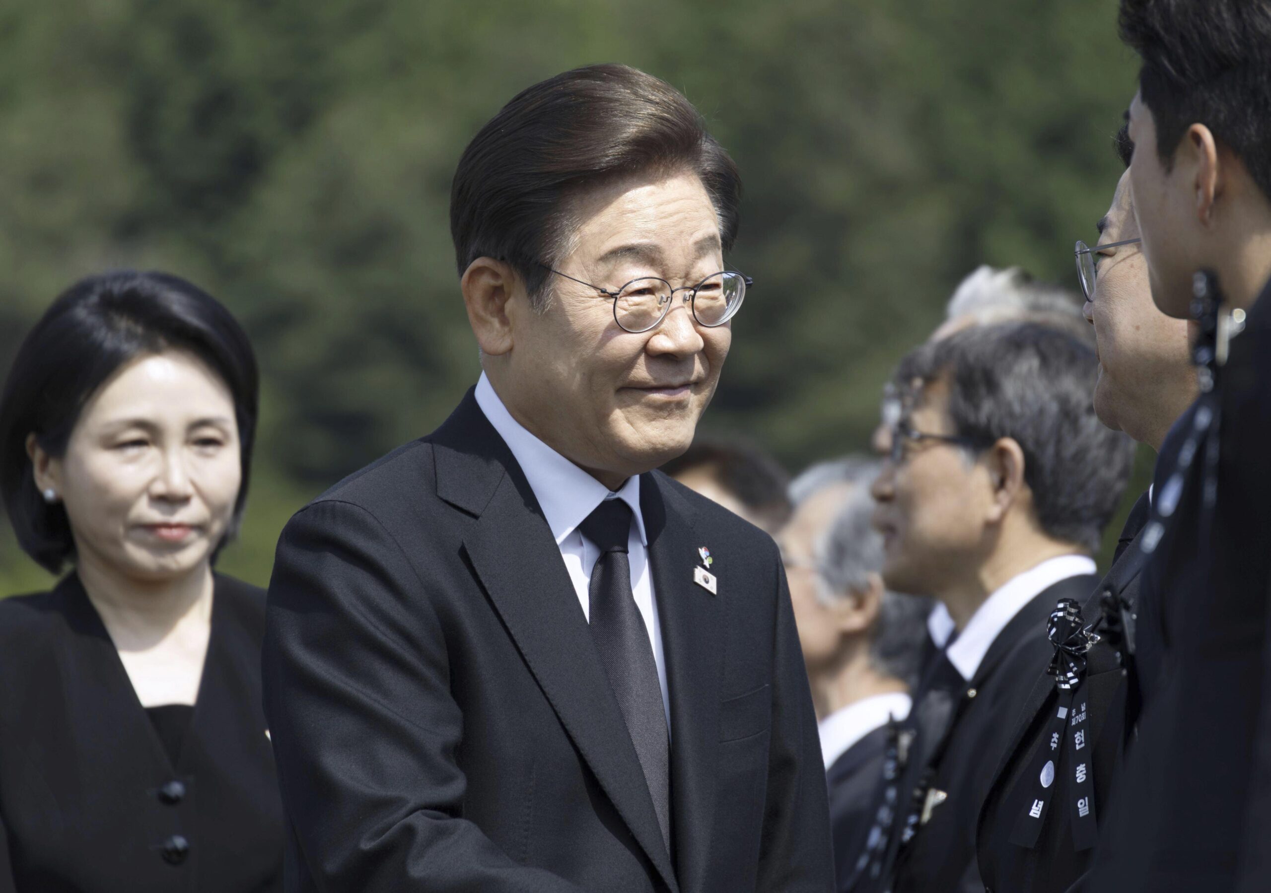Lee Attends Memorial Day Ceremony in Seoul