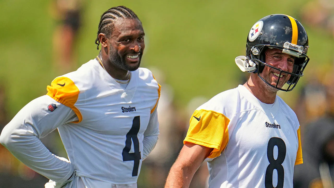 Aaron Rodgers imposes no-flush rule for DK Metcalf at Steelers training camp