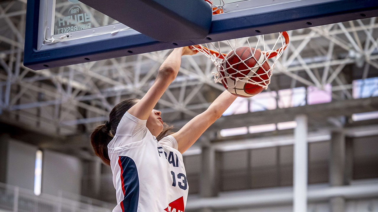 Alicia Tournebize, 17, dunks for France in win over Belgium