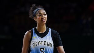 Angel Reese knocks clipboard from coach's hands during Chicago Sky loss