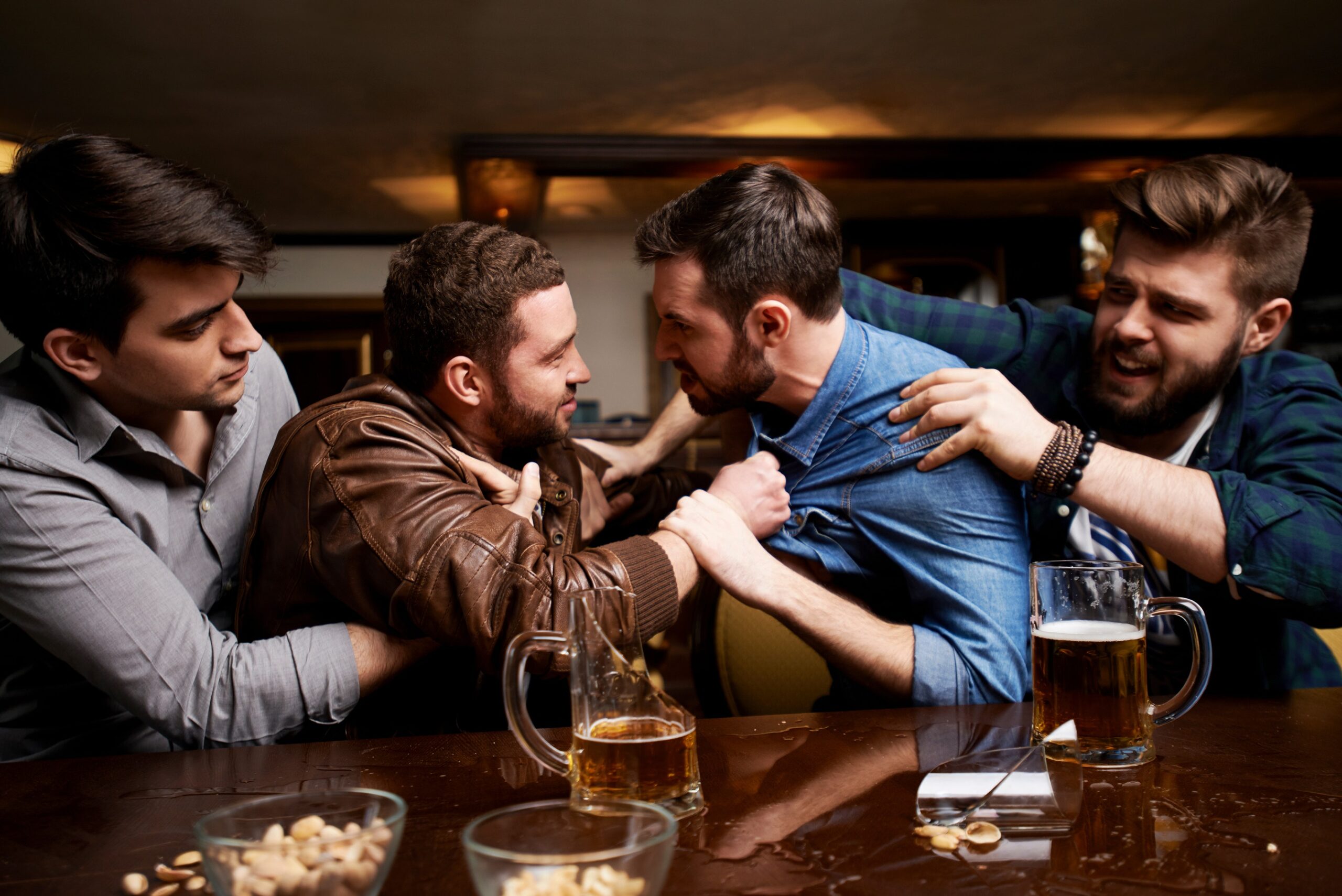 Bartenders use printed cards to cut off intoxicated customers, sparking viral debate