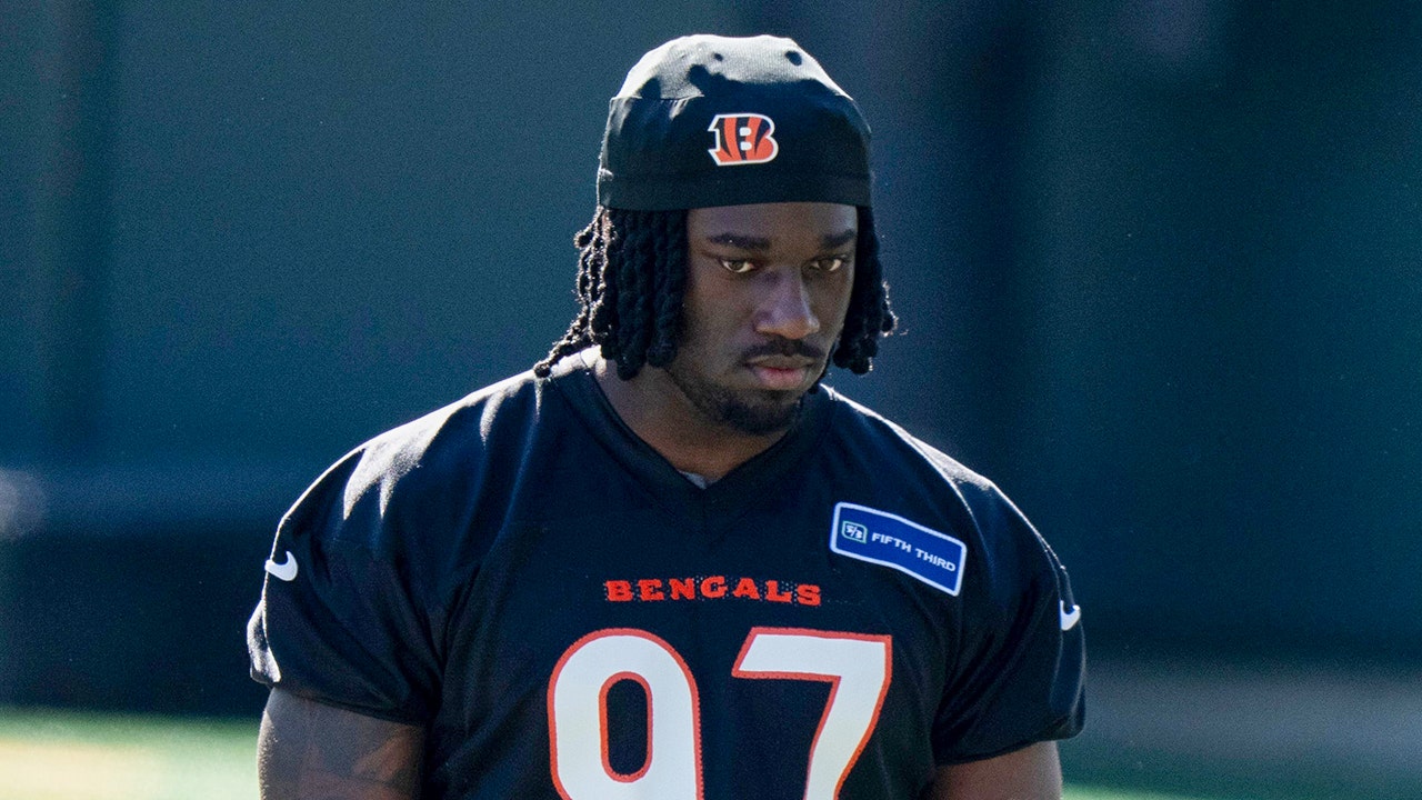 Bengals executive urges Shemar Stewart to report amid ongoing contract dispute