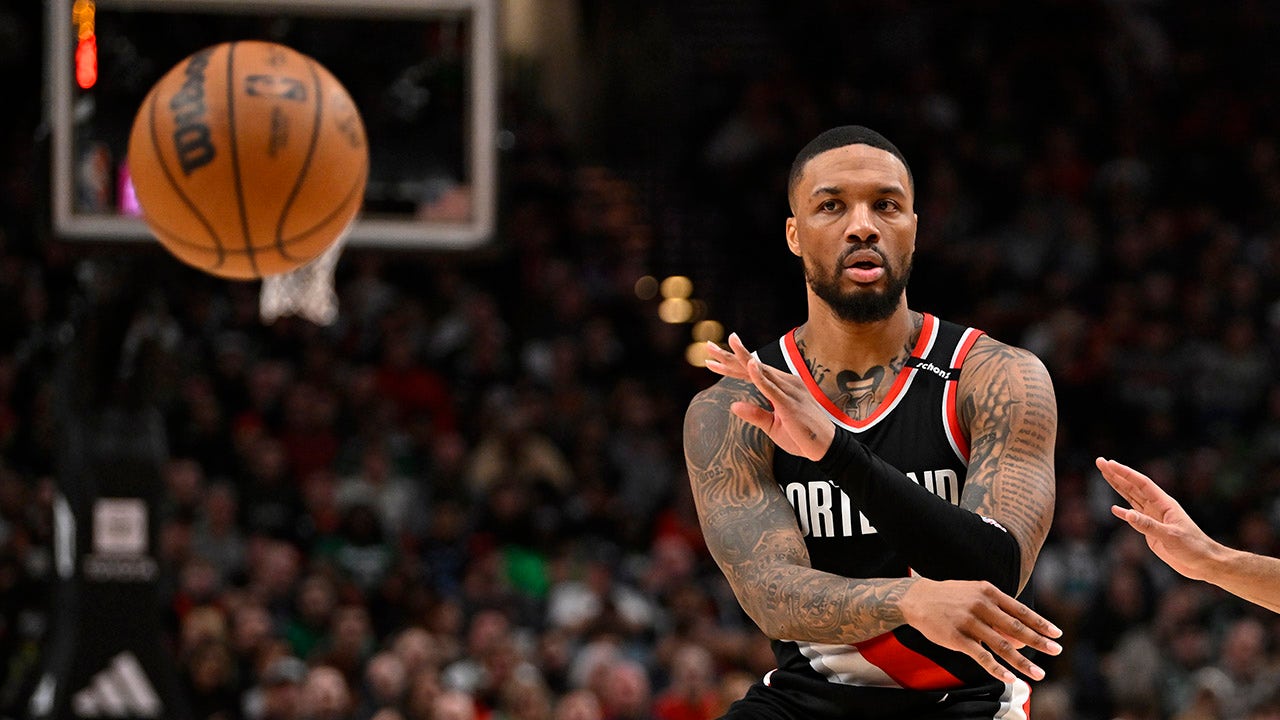 Damian Lillard reacts to return to Trail Blazers after Bucks exit