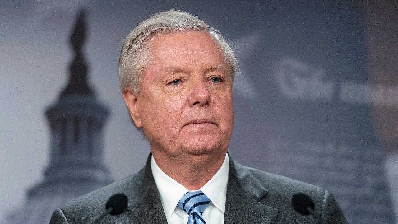 Graham seeks special counsel to investigate Obama's Russia probe role