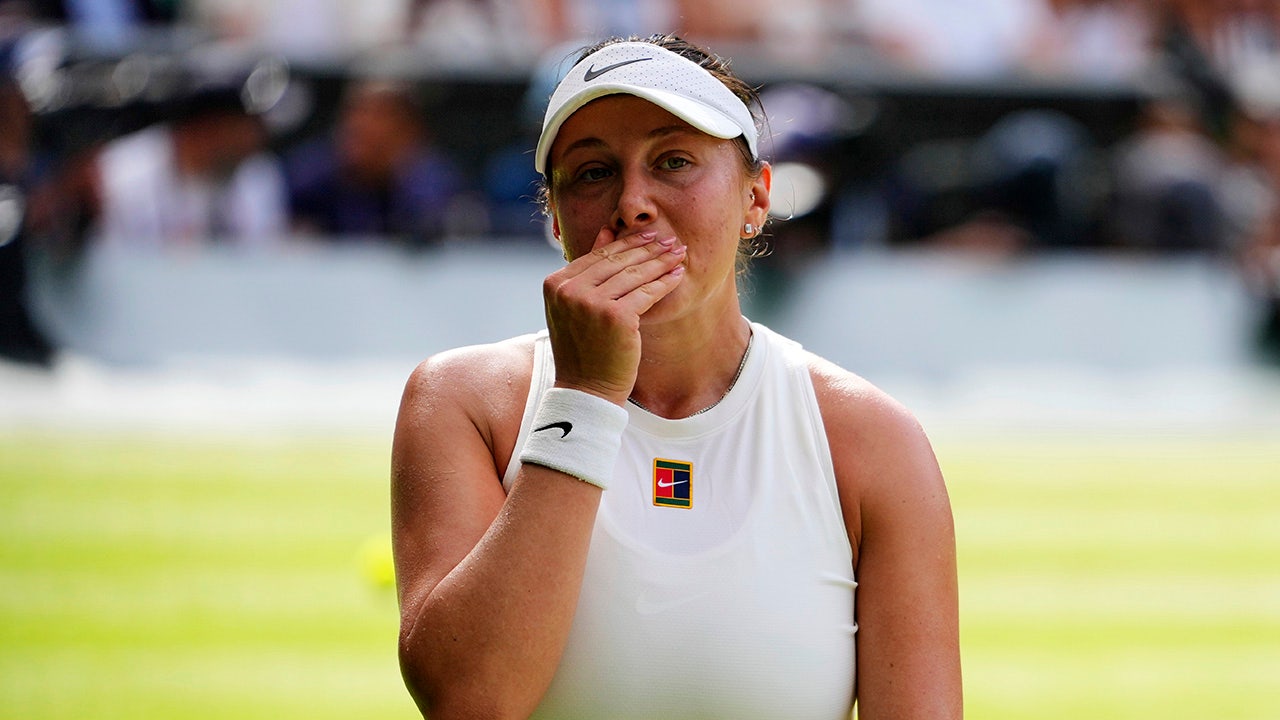 Iga Swiatek hands Amanda Anisimova crushing defeat to win first Wimbledon title