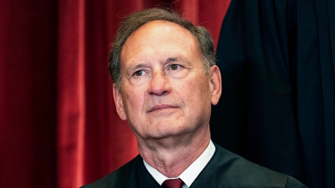 Justice Alito's concerns over class actions hang over Trump legal battles