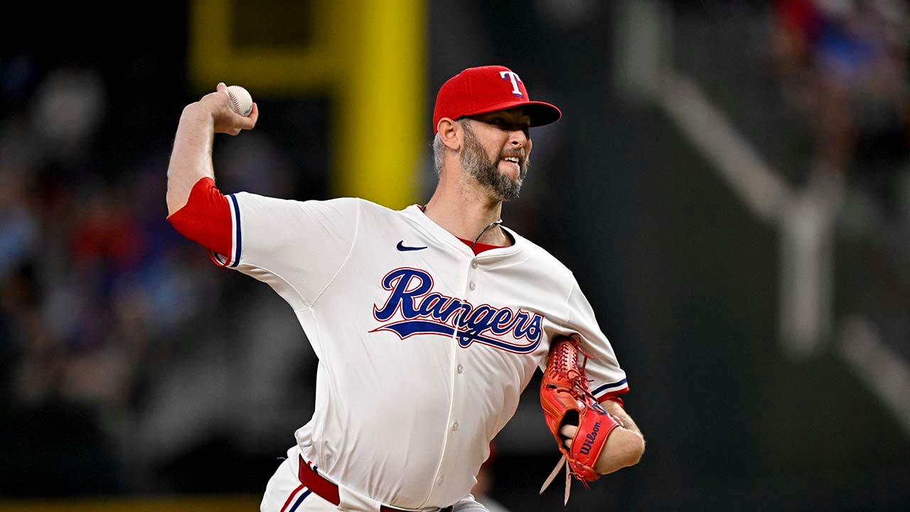 MLB broadcaster makes Chris Martin crack during game
