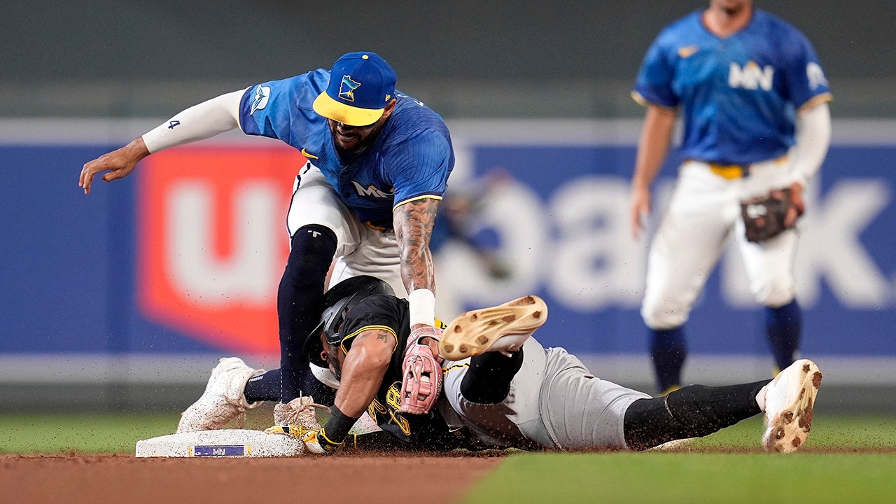 MLB news: Twins' Carlos Correa leaves game with injury after scary collision