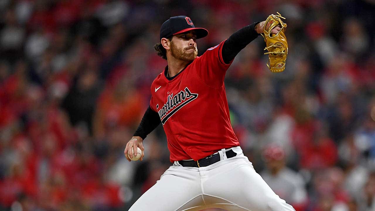 MLB trade deadline: Blue Jays acquire Cy Young winner Shane Bieber
