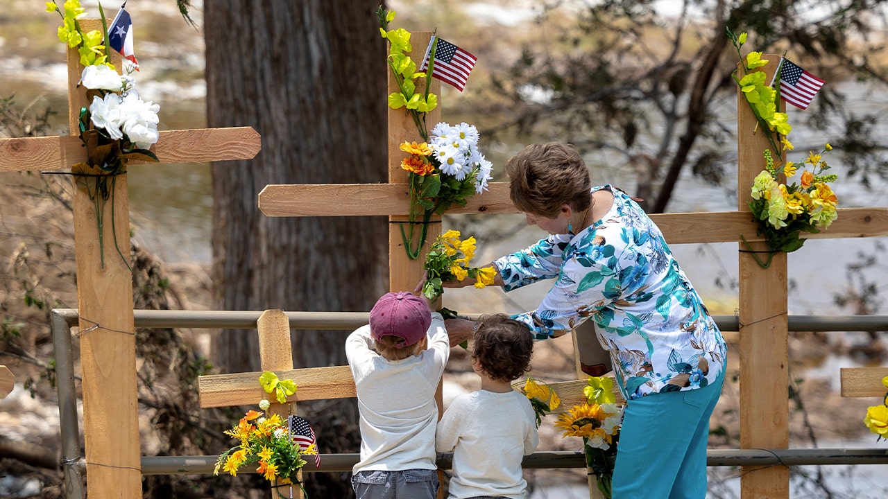 Mental health experts help Texas flood victims cope with trauma and loss