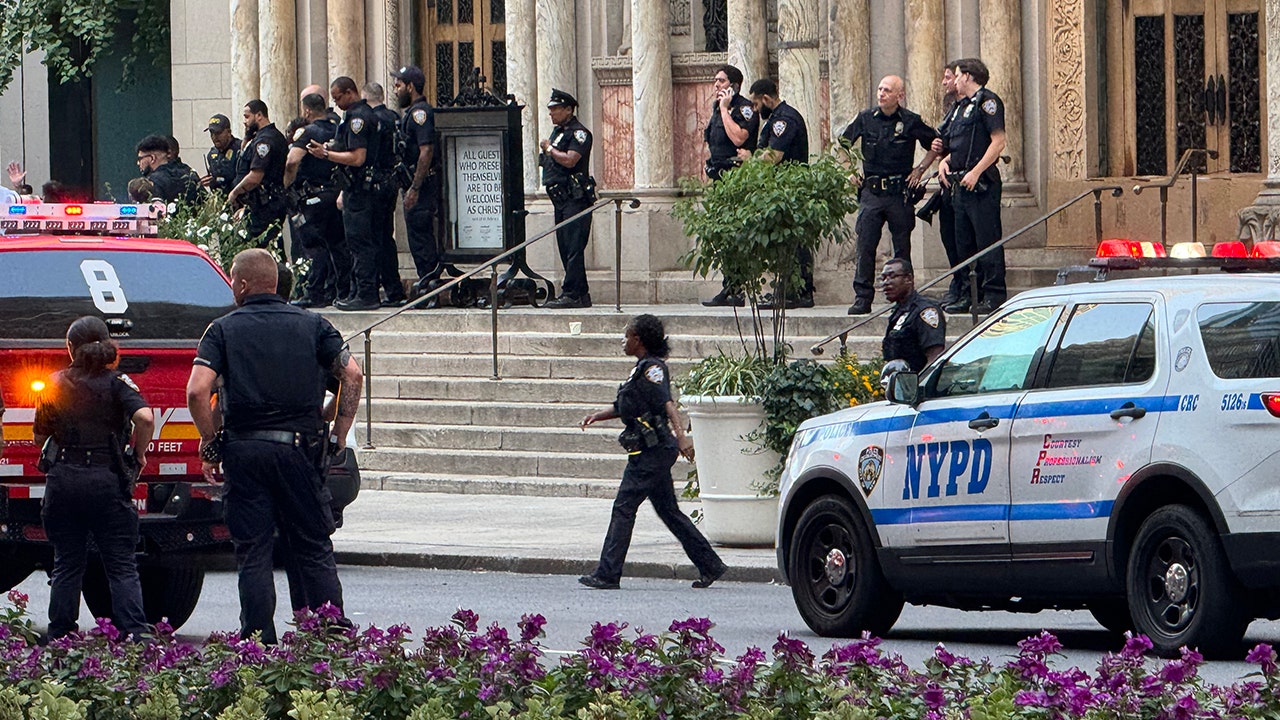 NYPD responds to active shooter reports in midtown Manhattan building