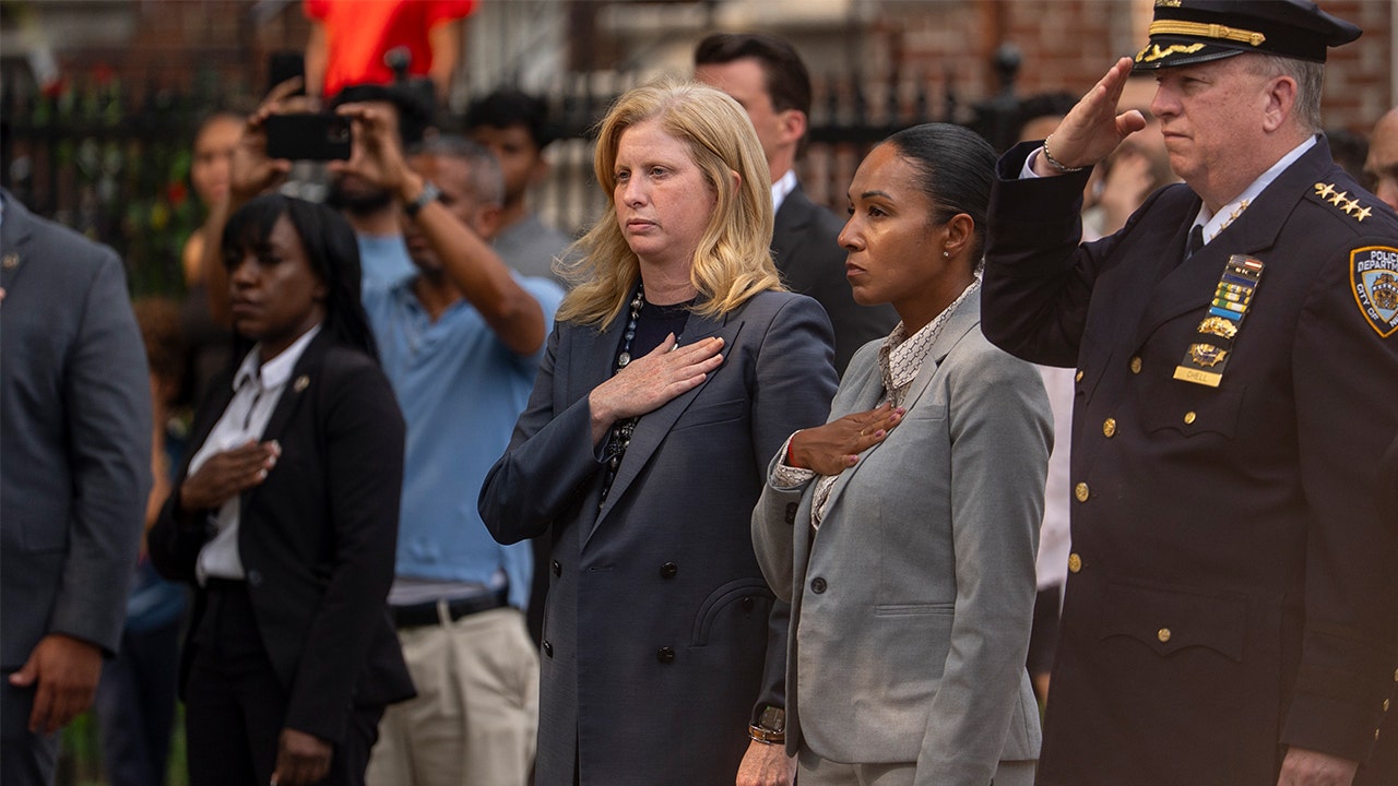 Off-duty NYPD officer dies hero in Manhattan office building attack