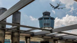 Storms cause at least 600 cancellations, 1,900 delays at East Coast airports