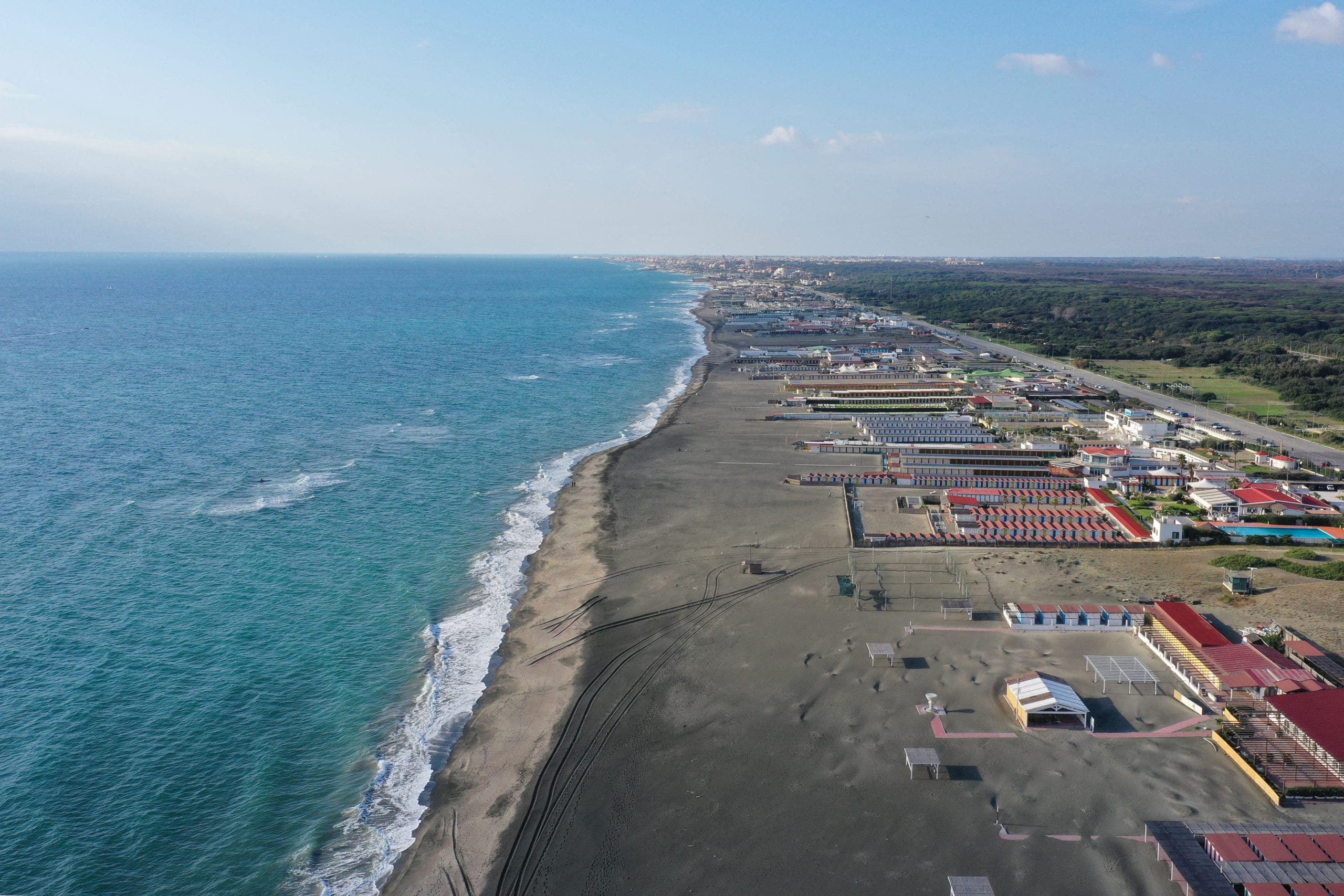 Teen dies after sand tunnel collapses at popular Italian beach resort