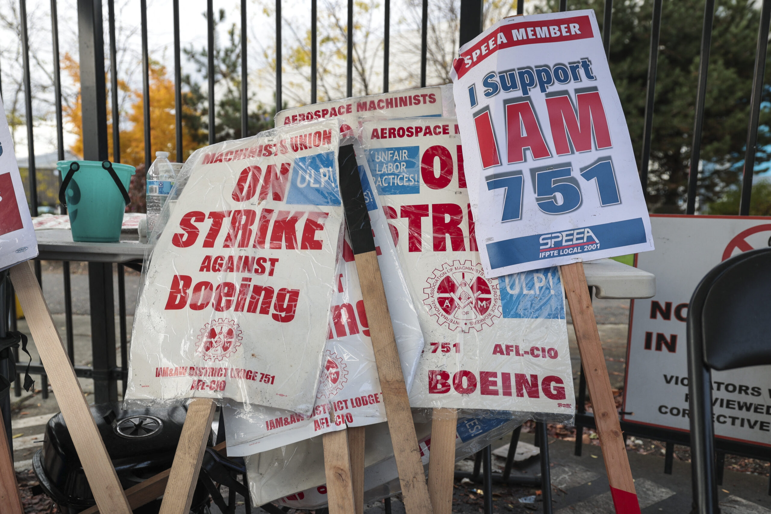 Boeing workers vote to strike