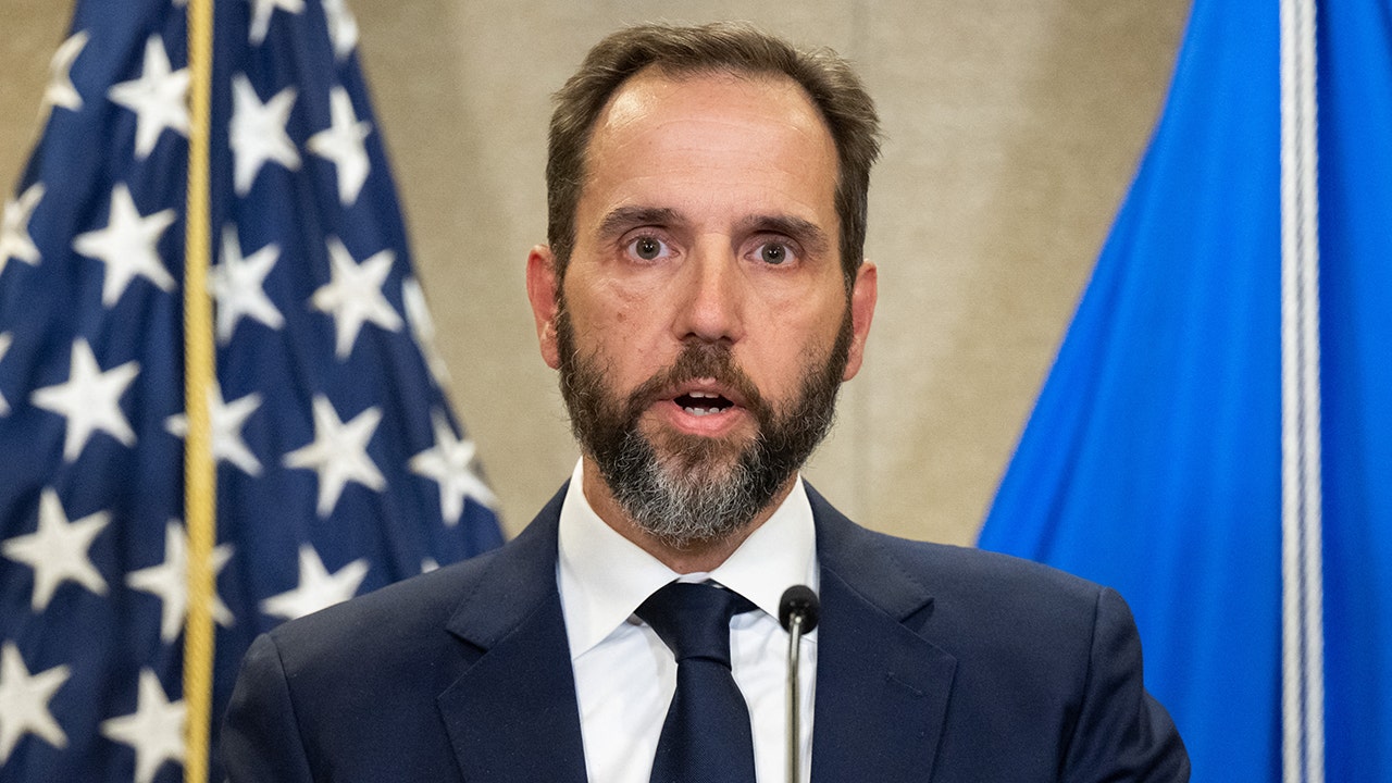 Tom Cotton demands DOJ investigate Jack Smith for election interference
