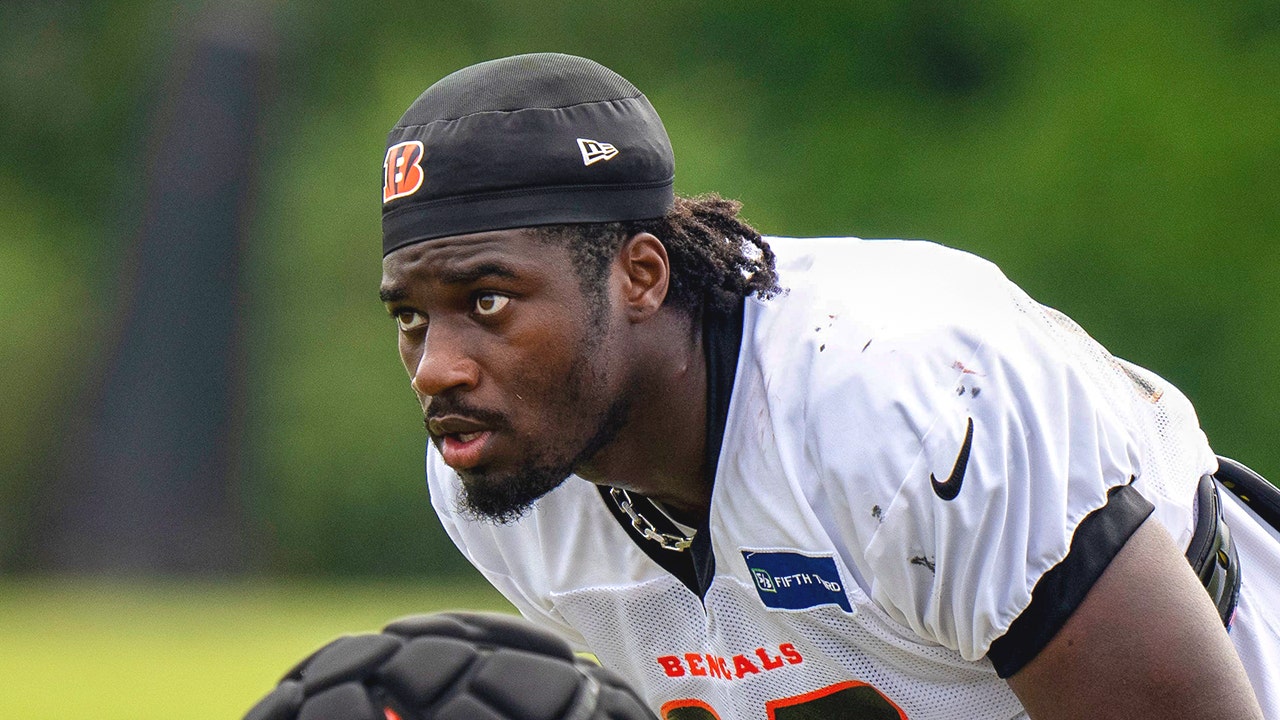 Bengals rookie Shemar Stewart causes scuffle after knocking down Joe Burrow