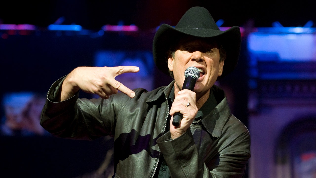 Country star Ronnie McDowell reveals what he told son during onstage stroke