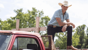 FBI agent questions whether country singer's mom's fatal stabbing was random