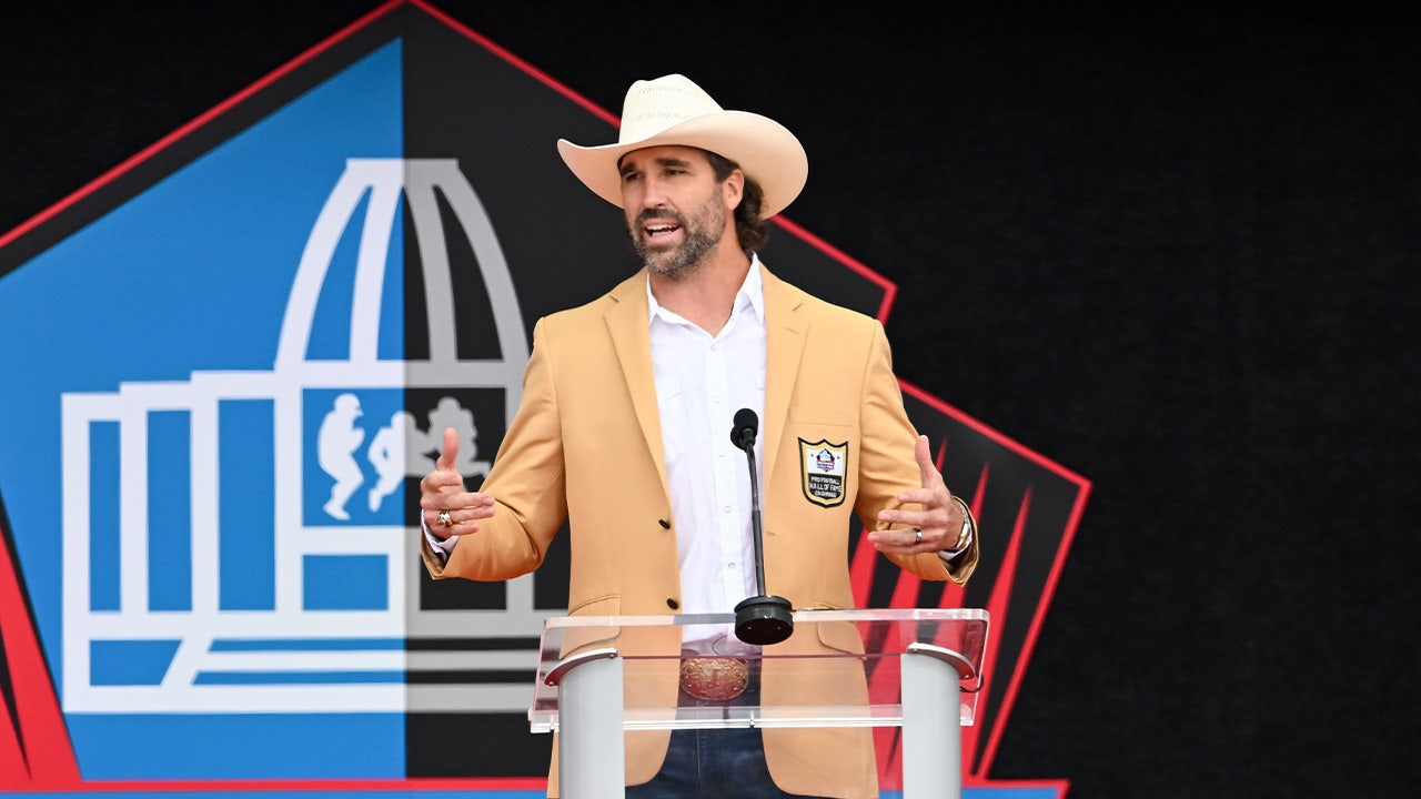 Jared Allen's emotional Hall of Fame speech highlights faith and family