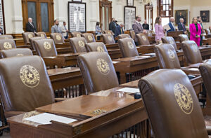 Texas redistricting battle spreads