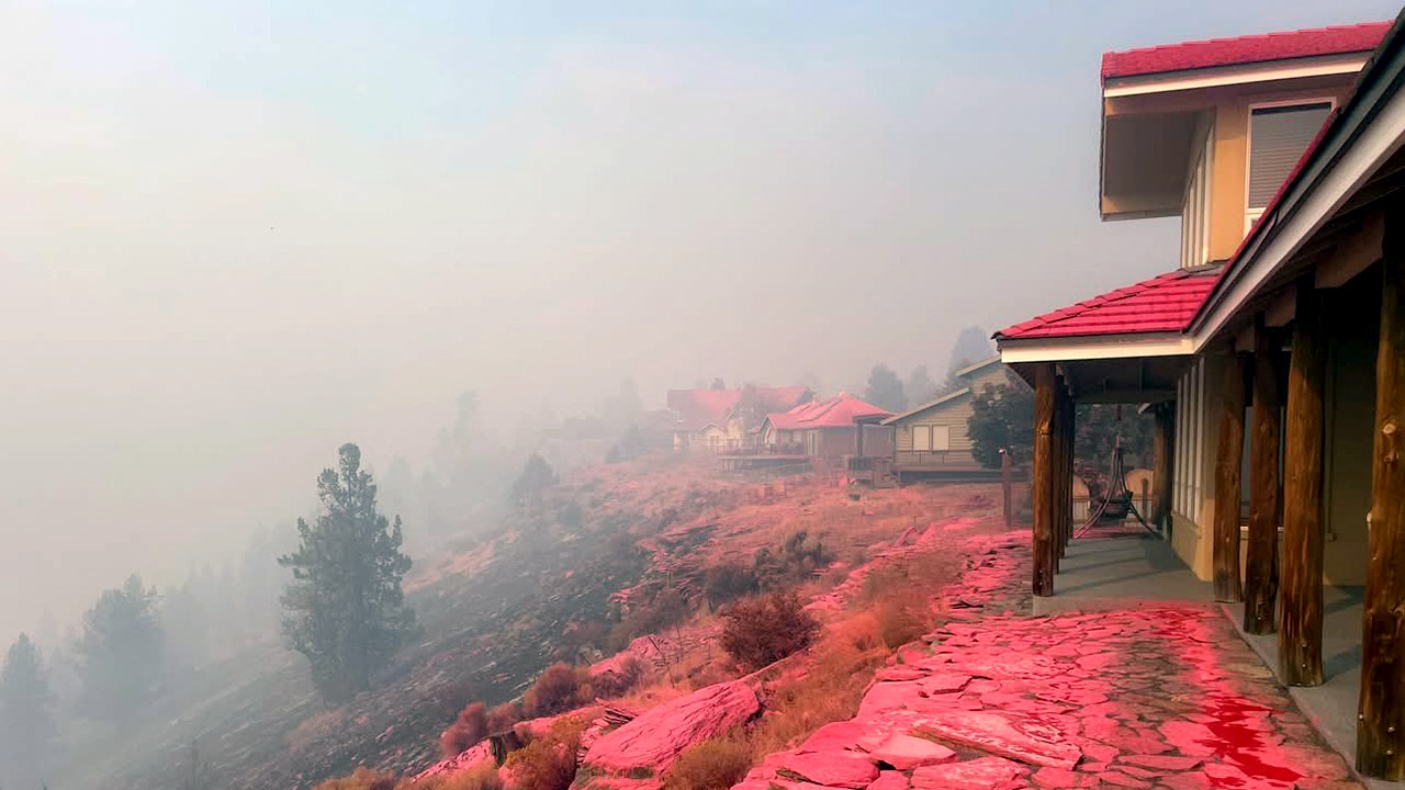 Oregon Flat Fire destroys homes, burns 22,000 acres with low containment
