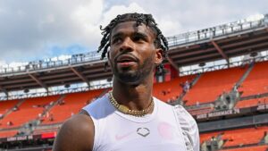 Shedeur Sanders frustrated after Browns bench him in preseason win