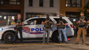 Trump backs DC police sharing immigration info with federal agents