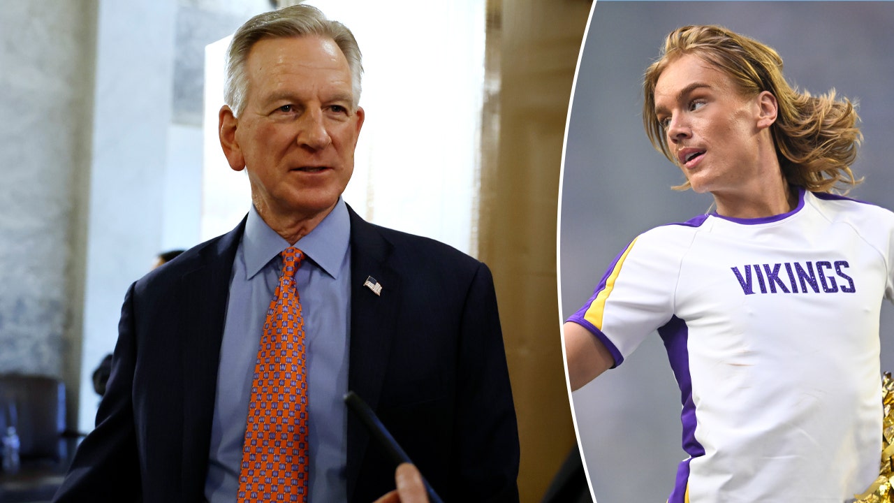 Vikings' male cheerleaders spark reaction from Alabama senator