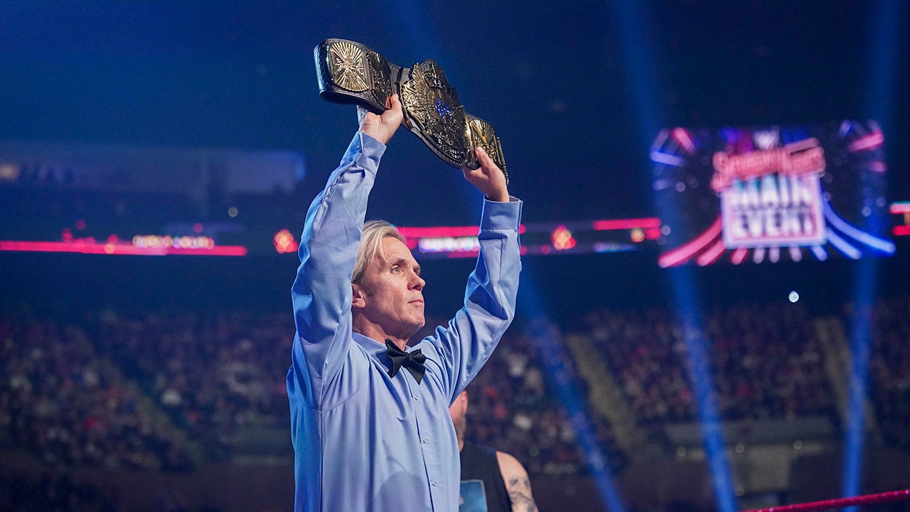 WWE ref Charles Robinson bitten by a bat