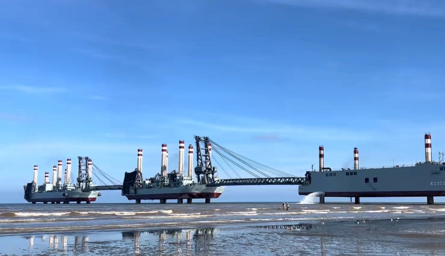 Chinese "Shuqiao" barges