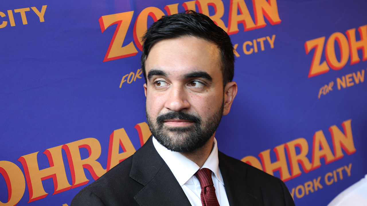 Zohran Mamdani faces hostile protests during Staten Island campaign stop