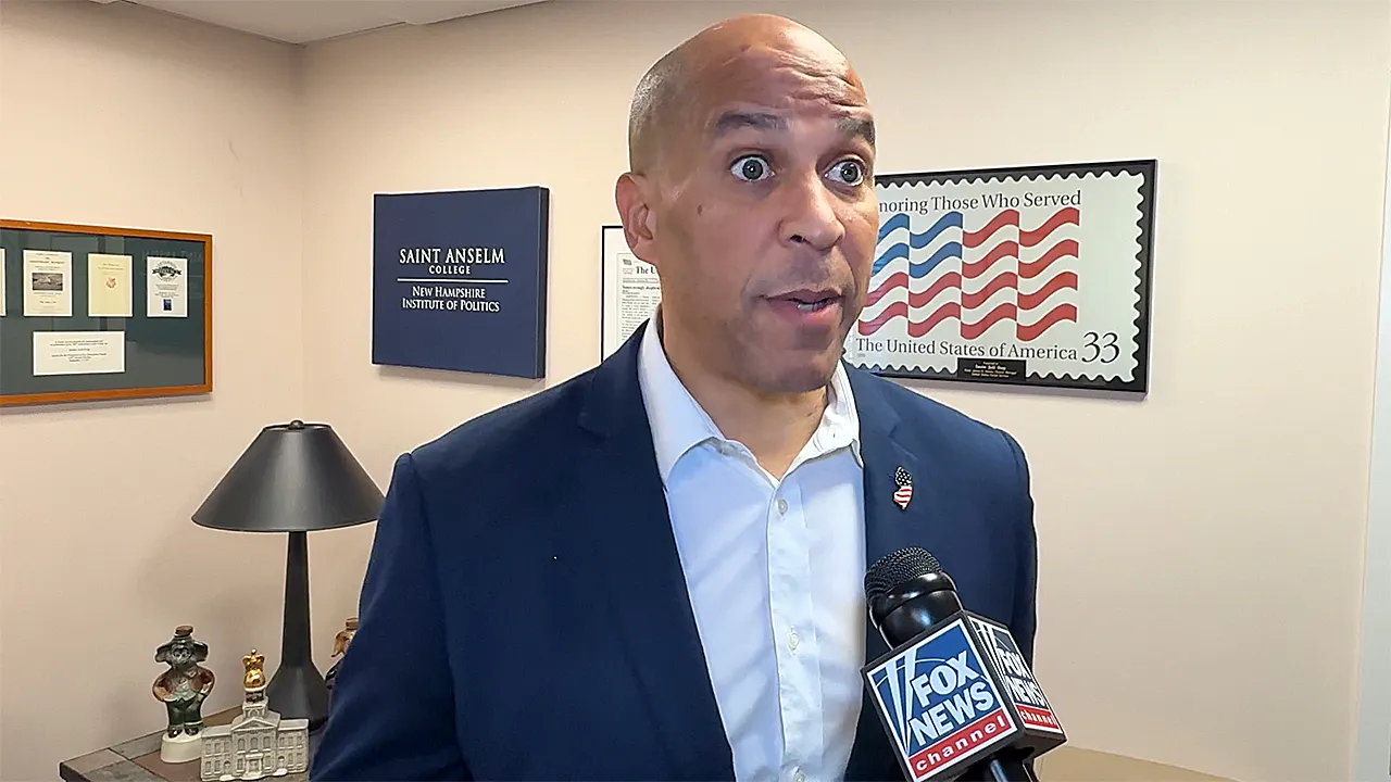 Booker calls for new Democratic leadership, hints at potential 2028 run