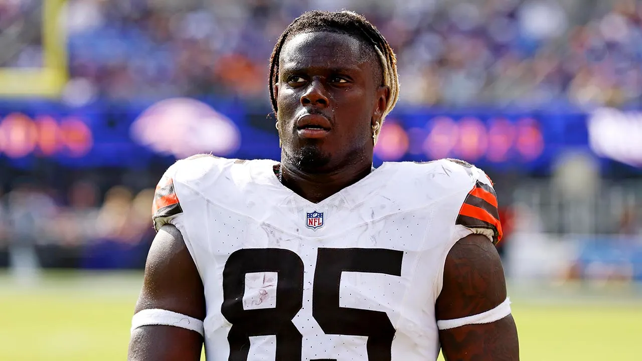 Browns' David Njoku 'so happy' he wasn't traded at NFL deadline